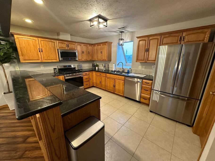 Inviting 3 Bed 2.5 Bath Townhome In Wadsworth מראה חיצוני תמונה