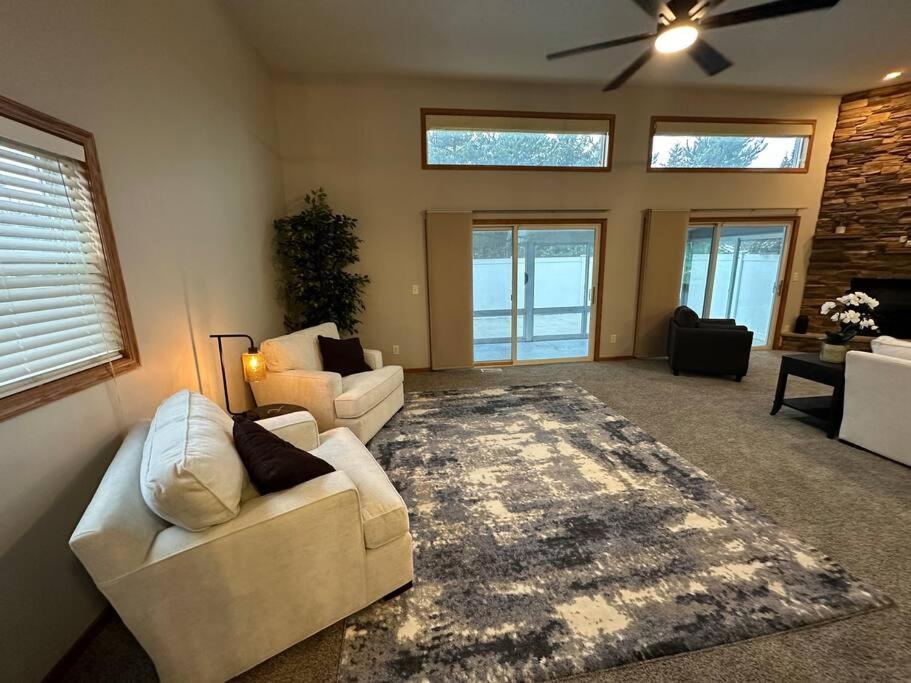 Inviting 3 Bed 2.5 Bath Townhome In Wadsworth מראה חיצוני תמונה
