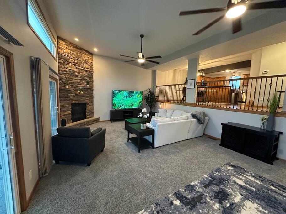 Inviting 3 Bed 2.5 Bath Townhome In Wadsworth מראה חיצוני תמונה